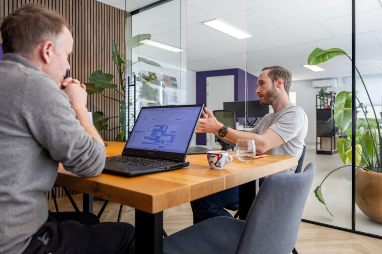 Personen in overlegruimte