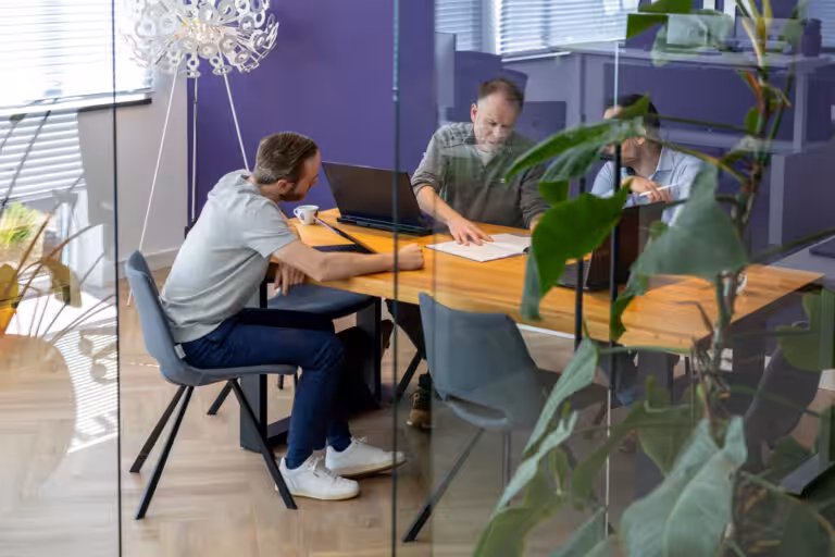 Overlegruimte met drie personen